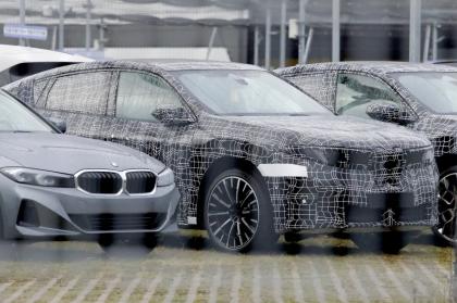 Απαθανατίστηκε η νέα BMW iX4, οι πρώτες πληροφορίες